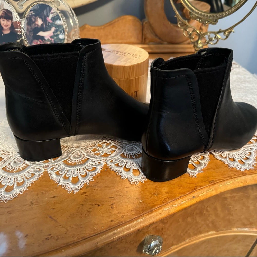 Never worn Clarks leather booties
